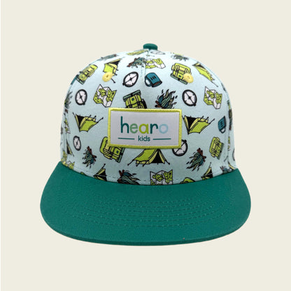 Children's cap with a colorful pattern and 'hearo kids' logo on a beige background